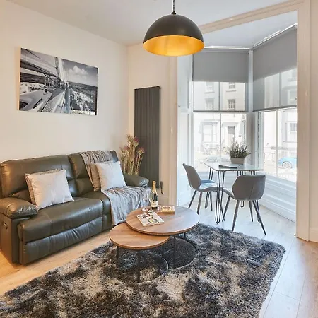 Ocean Pearl Whitby Apartment Exterior photo